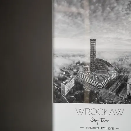 Stylish With Parking & By Renters Apartment *