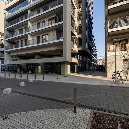 Stylish With Parking By Renters * Vratislav