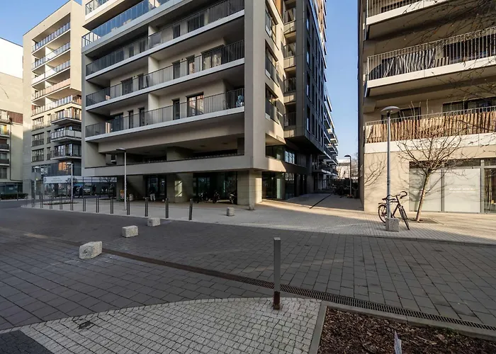 Stylish With Parking By Renters * Vratislav